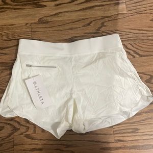 NWT. Athleta mod Trekkie shorts size 6